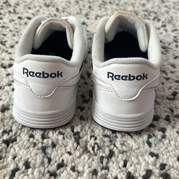 Navy & White Reeboks - Picture 6 of 10